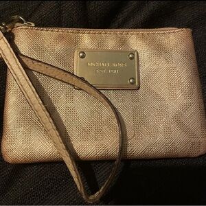 MICHAEL KORS Jet Set Charm Rose Gold MK Signature Clutch Wristlet Wallet. NEW